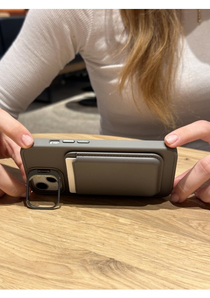 Apple iPhone 15 Plus Uyumlu Premium Titanyum Gri Deri Magsafe Cüzdanlı Kartlıklı Kamera Çerçeve Standlı Kılıf