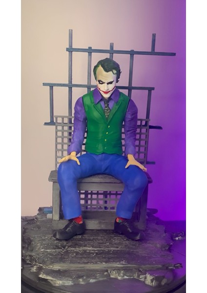 Joker In Prison Heath Ledger Boyalı Figürü (28 Cm)