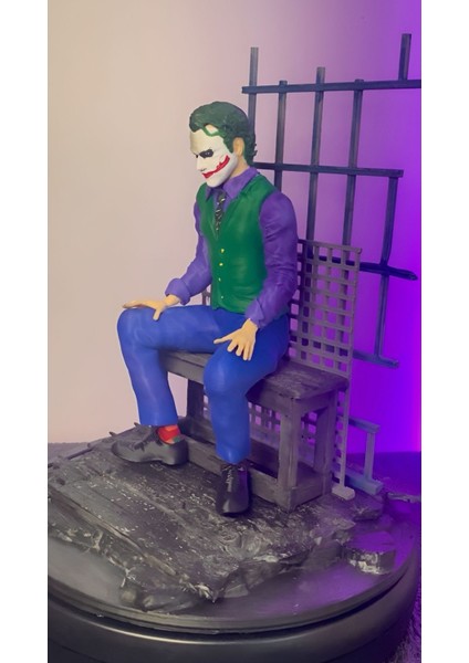 Joker In Prison Heath Ledger Boyalı Figürü (28 Cm)