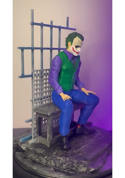 Joker In Prison Heath Ledger Boyalı Figürü (28 Cm)