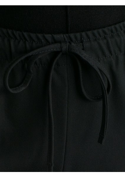 71561 Uzun Dökümlü Şık Pantolon-Siyah