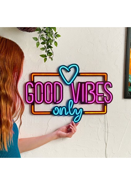 Good Vibes Only Love Neon Tabela | Metal Üzerine Neon, Turuncu, Pembe ve Buz Mavi | 60 cm x 34 cm