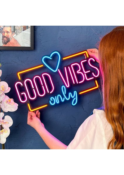 Good Vibes Only Love Neon Tabela | Metal Üzerine Neon, Turuncu, Pembe ve Buz Mavi | 60 cm x 34 cm