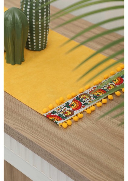Çiçek Motifli ve Ponponlu Runner 90 x 30,R-64K