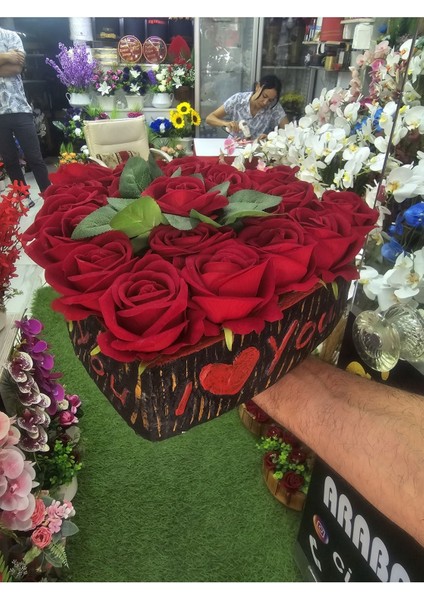 Kalp Tasarım Taş Saksıda Masa Çiçeği Orta Arajman