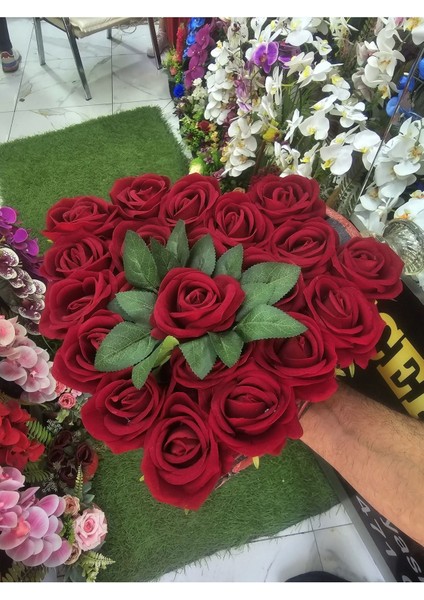 Kalp Tasarım Taş Saksıda Masa Çiçeği Orta Arajman