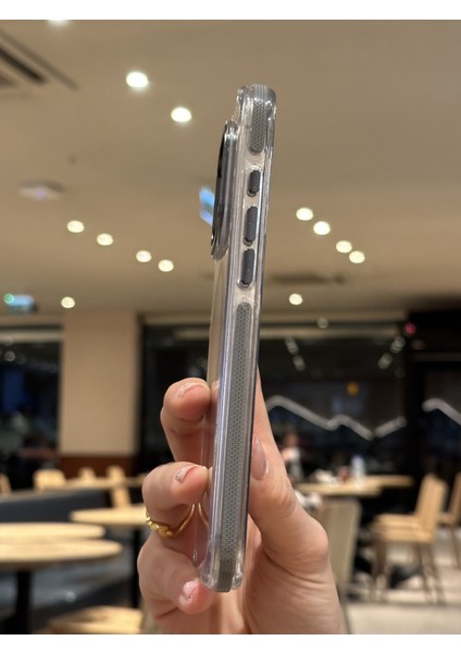 iPhone 16 Pro Max Uyumlu Darbelere Karşı Korumalı Magsafe Özellikli Gri Detaylı Sararmaz Şeffaf Kılıf
