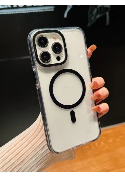 iPhone 16 Pro Max Uyumlu Darbelere Karşı Korumalı Magsafe Özellikli Siyah Detaylı Sararmaz Şeffaf Kılıf