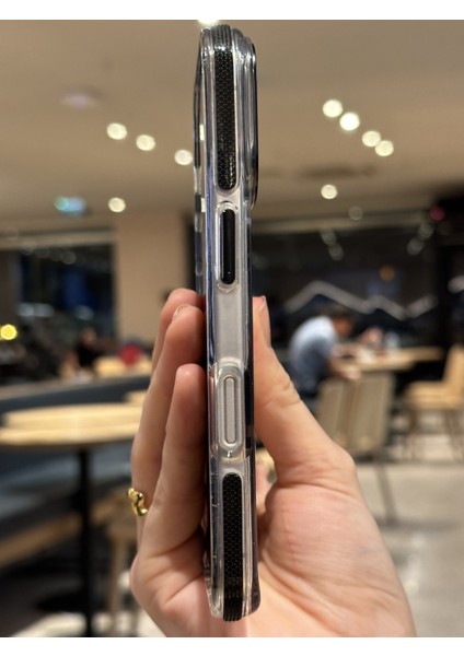 iPhone 16 Pro Max Uyumlu Darbelere Karşı Korumalı Magsafe Özellikli Siyah Detaylı Sararmaz Şeffaf Kılıf