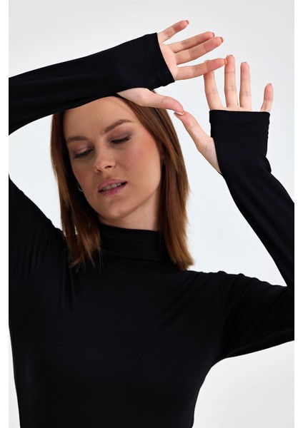 Kadın Siyah Parmak Detaylı Yarım Balıkçı Yaka Pamuk Viskon Body fiyatları