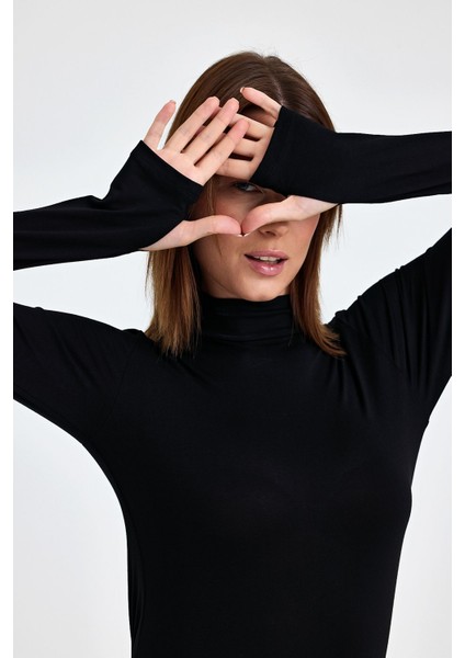 Kadın Siyah Parmak Detaylı Yarım Balıkçı Yaka Pamuk Viskon Body indirimleri