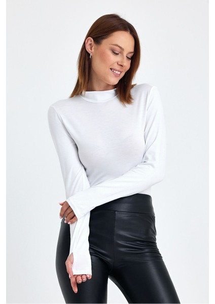 Kadın Beyaz Parmak Detaylı Yarım Balıkçı Yaka Pamuk Viskon Body indirimleri