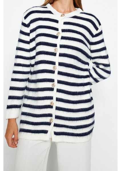 Kadın Tesettür Regular Bisiklet Yaka Uzun Kol Çizgili Gold Düğme Detaylı Yumuşak Dokulu Triko Hırka modelleri