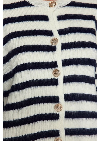 Kadın Tesettür Regular Bisiklet Yaka Uzun Kol Çizgili Gold Düğme Detaylı Yumuşak Dokulu Triko Hırka indirimleri