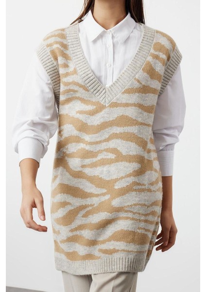 Kadın Tesettür Moda Şık Regular V Yaka Uzun Kol Animal Yumuşak Dokulu Zebra Desenli Triko Süveter