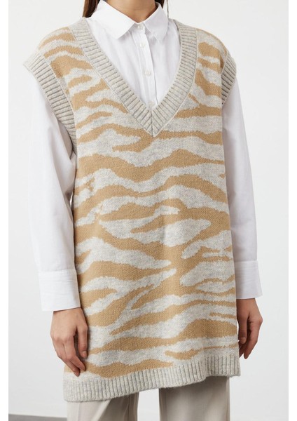 Kadın Tesettür Moda Şık Regular V Yaka Uzun Kol Animal Yumuşak Dokulu Zebra Desenli Triko Süveter