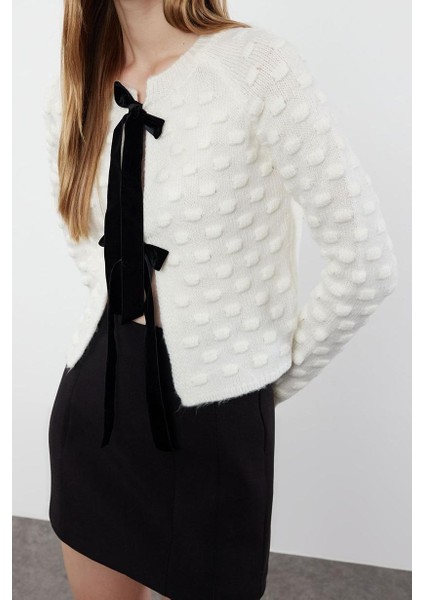 Kadın Moda Şık Crop Bisiklet Yaka Regular Crop Yumuşak Dokulu Kurdele Fiyonk Detaylı Triko Hırka fiyatları