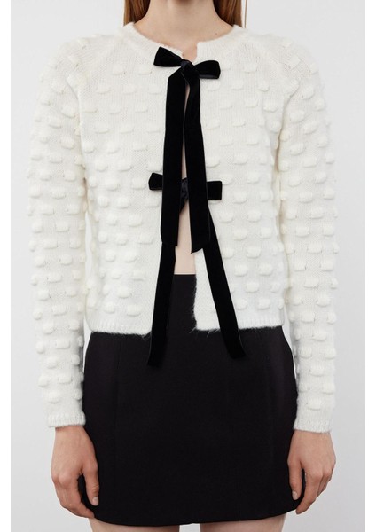 Kadın Moda Şık Crop Bisiklet Yaka Regular Crop Yumuşak Dokulu Kurdele Fiyonk Detaylı Triko Hırka fırsatları