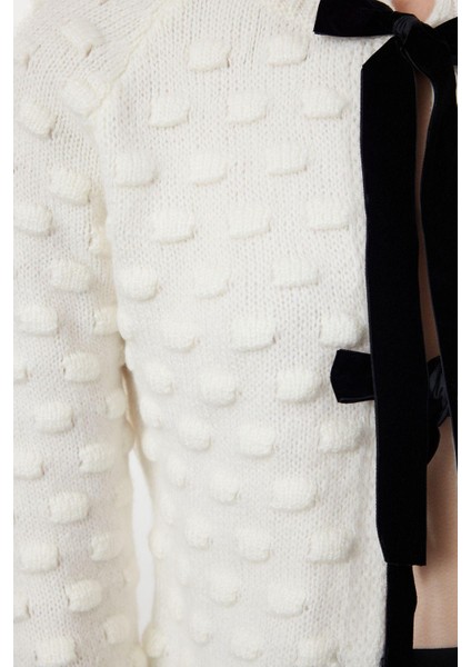 Kadın Moda Şık Crop Bisiklet Yaka Regular Crop Yumuşak Dokulu Kurdele Fiyonk Detaylı Triko Hırka indirimleri