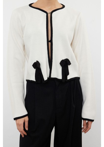 Kadın Moda Şık Crop Bisiklet Yaka Regular Kurdele Fiyonk Detaylı Ceket Görünümlü Triko Hırka