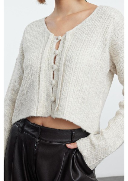 Kadın Moda Şık Crop V Yaka Slim Crop Yumuşak Dokulu Bağlama Detaylı Triko Hırka fiyatları