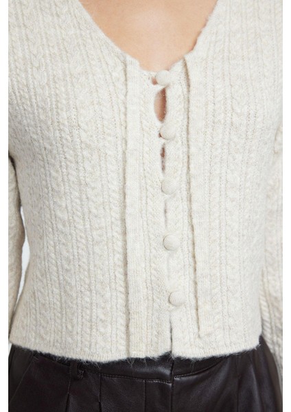 Kadın Moda Şık Crop V Yaka Slim Crop Yumuşak Dokulu Bağlama Detaylı Triko Hırka fırsatları