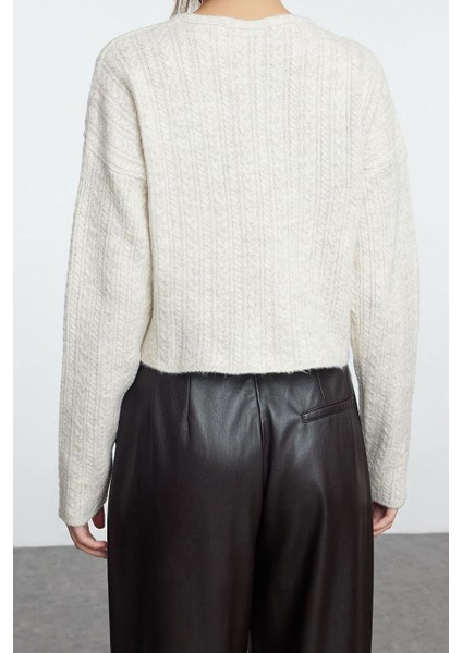 Kadın Moda Şık Crop V Yaka Slim Crop Yumuşak Dokulu Bağlama Detaylı Triko Hırka indirimleri