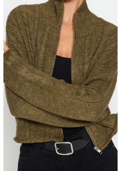 Kadın Moda Şık Crop Dik Yaka Regular Crop Yumuşak Dokulu Fermuarlı Saç Örgülü Triko Hırka modelleri