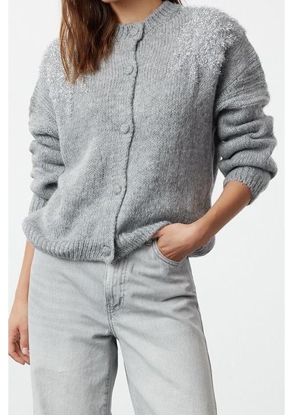 Kadın Moda Şık Regular Bisiklet Yaka Regular Yumuşak Dokulu Parlak Sim Işlemeli Triko Hırka modelleri
