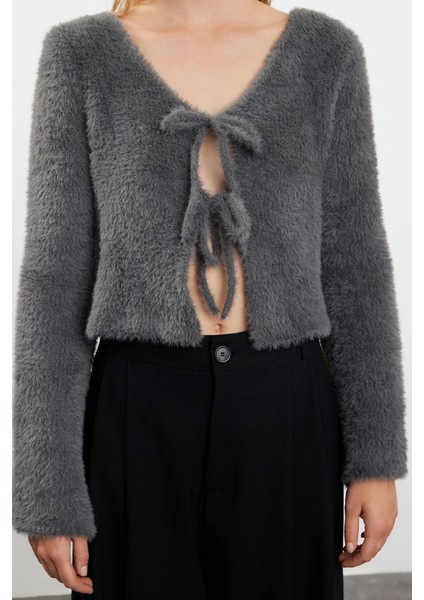 Kadın Moda Şık Crop V Yaka Regular Crop Tüylü Bağlama Detaylı Triko Hırka fırsatları