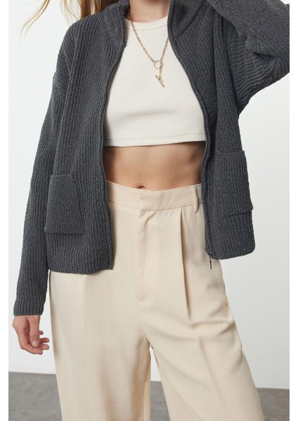 Kadın Moda Regular Dik Yaka Oversize Geniş Kalıp Yumuşak Dokulu Cep Detaylı Triko Hırka