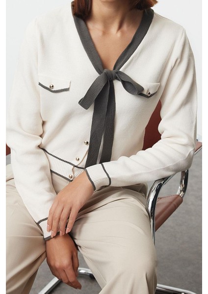 Kadın Moda Şık Regular V Yaka Slim Kurdele Fiyonk Detaylı Triko Hırka fiyatları