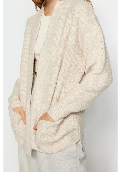 Kadın Moda Şık Regular V Yaka Oversize Süper Geniş Kalıp Yumuşak Dokulu Cep Detaylı Triko Hırka modelleri