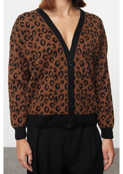 Kadın Moda Şık Regular V Yaka Regular Yumuşak Dokulu Leopar Desenli Triko Hırka