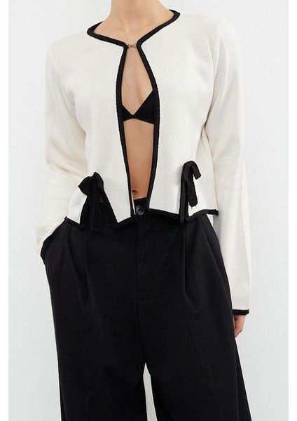 Kadın Moda Şık Crop Bisiklet Yaka Regular Kurdele Fiyonk Detaylı Ceket Görünümlü Triko Hırka modelleri