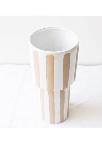 Kahverengi Balmumu Kabartmalı Çizgili Vazo modelleri