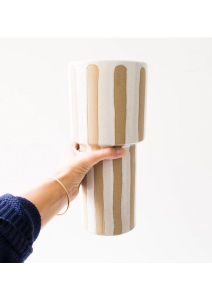 Kahverengi Balmumu Kabartmalı Çizgili Vazo fırsatları