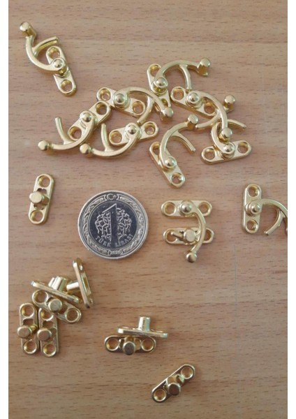 KÜÇÜK YAY GÖZÜ KANCALI KİLİT SARI 10 ADET KUTU SANDIK VE KAPAK KLİPSİ 20X24 MM modelleri