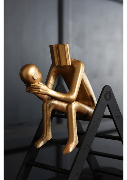 Merdivende Kendini Okuyan Adam Biblo