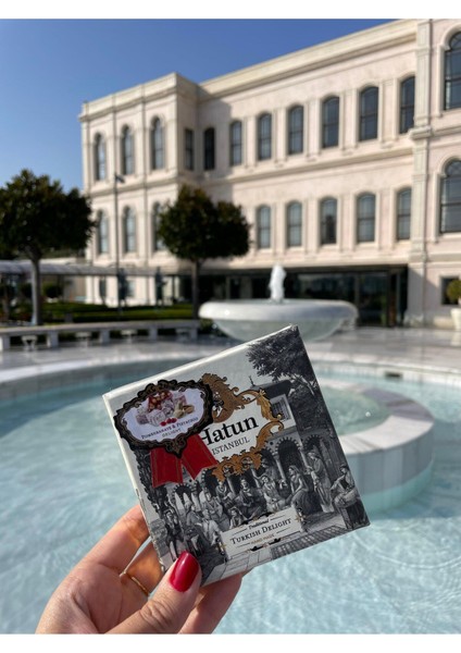 Hatun Istanbul | Özel Tasarım Kutuda Duble Antep Fıstıklı Narlı Türk Lokum (Turkish Delight) 150 gr