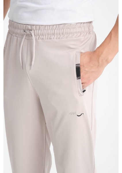 Erkek Gri Rahat Kesim Düz Paça Dalgıç Kumaş Etiket Detaylı Eşofman Altı fırsatları