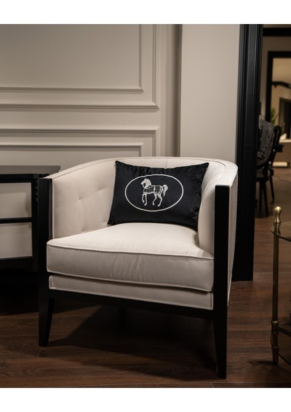 Atlı Model Nakışlı Kırlent Kılıfı Siyah-Ekru