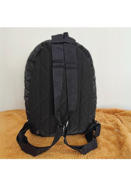 Şık ve Işlevsel Siyah Kapitone Desenli Sırt Çantası | Günlük Kullanım ve Seyahatler Için Mükemmel modelleri