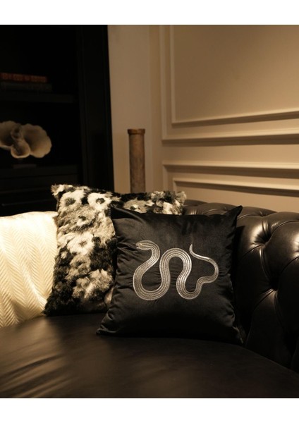 Yılan Nakışlı Kırlent Kılıfı Siyah-Gümüş fiyatları