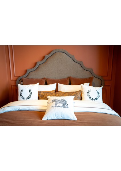 Kaplan Nakışlı Kırlent Kılıfı Ekru-Siyah modelleri