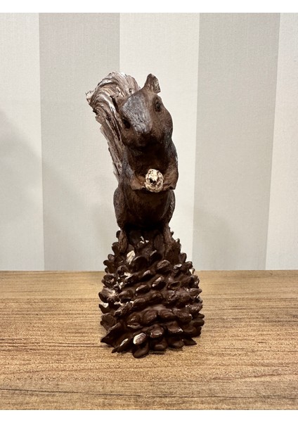 Yılbaşı Ürünleri, Kozalak Üstünde Sincap Dekoratif Biblo fiyatları