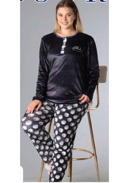Büyük Beden Kadın Uzun Kol Kadife Şık Pijama Takımı