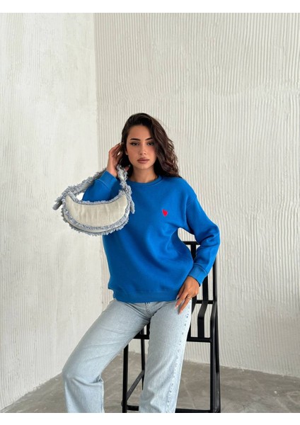 Kalp Nakış Detaylı 3 Iplik Bisiklet Yaka Sweatshirt