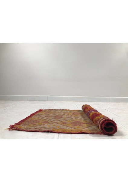 87X149 cm Küçük Boy Kırmızı Turuncu Renkli El Dokuma Ender Desenli Uşak Kilimi modelleri