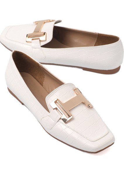 Küt Burunlu Metal Toka Aksesuarlı Kadın Loafer modelleri